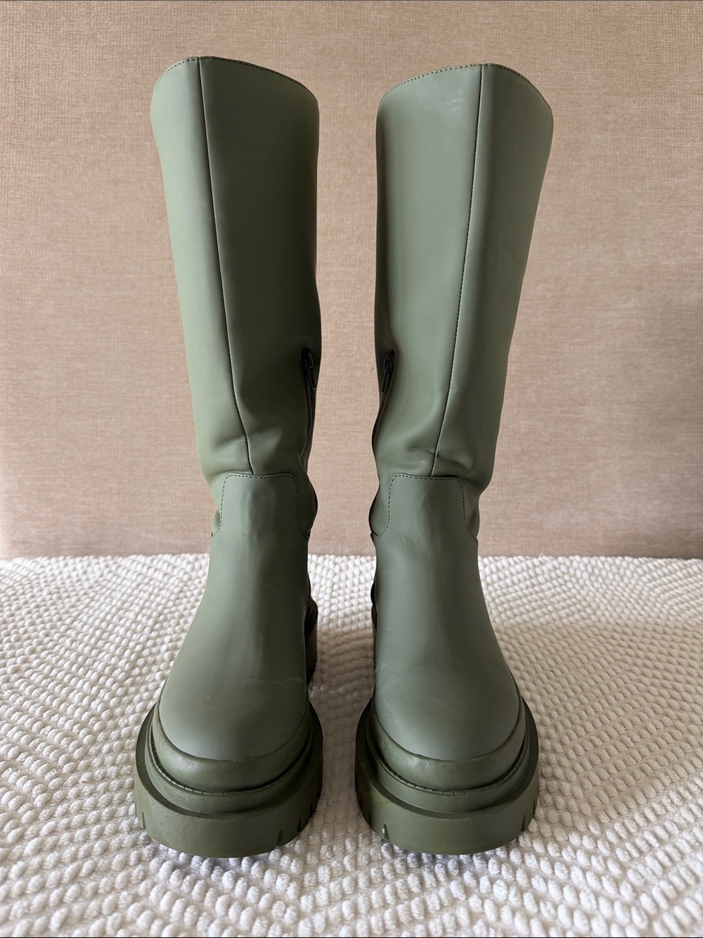 LIKE NEW Steve Madden Boots